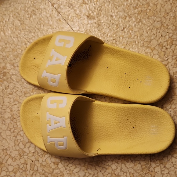 Gap sandles - Picture 2 of 2